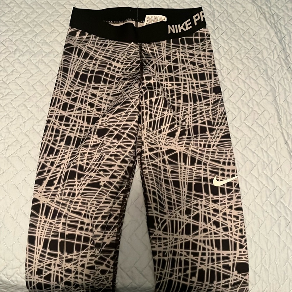 Nike crop Leggings. Worn a few times like new.